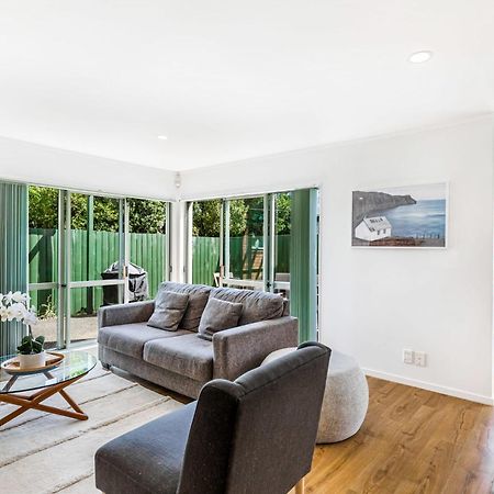 Private And Sunny 3-Bedroom Home With Parking Auckland Bagian luar foto