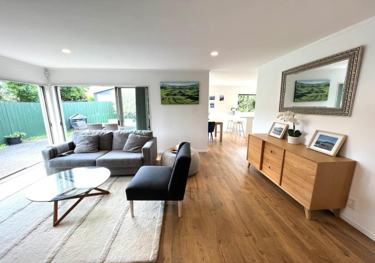 Private And Sunny 3-Bedroom Home With Parking Auckland Bagian luar foto