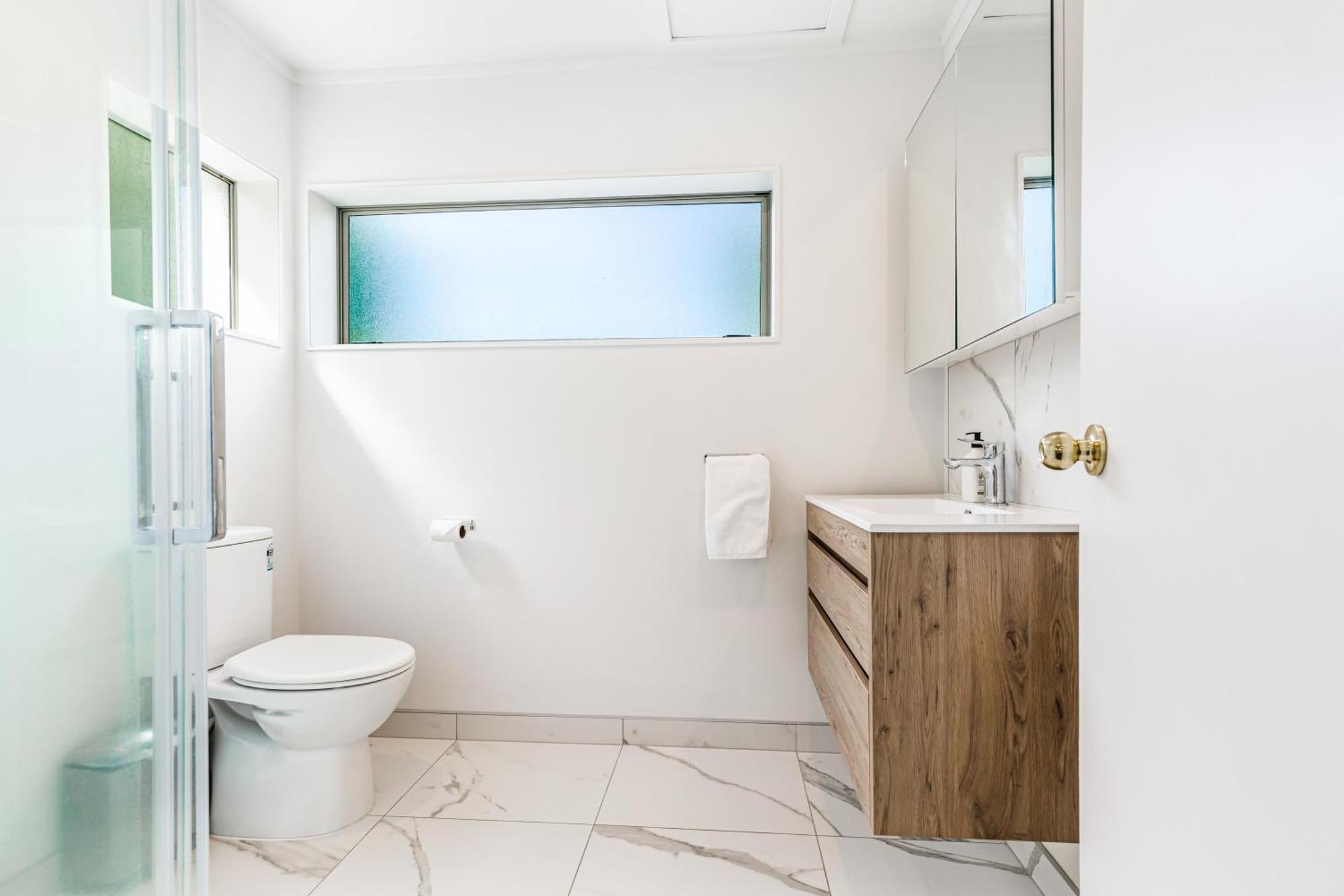 Private And Sunny 3-Bedroom Home With Parking Auckland Bagian luar foto