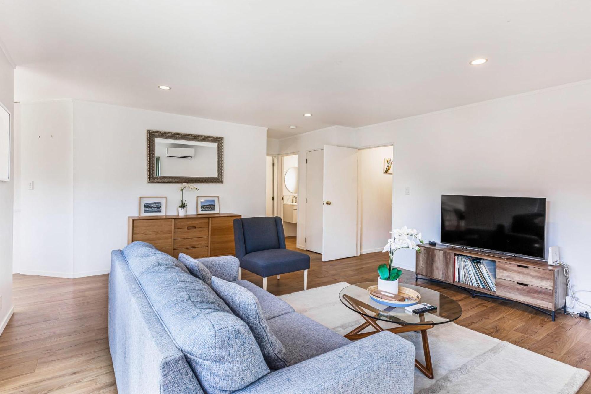 Private And Sunny 3-Bedroom Home With Parking Auckland Bagian luar foto