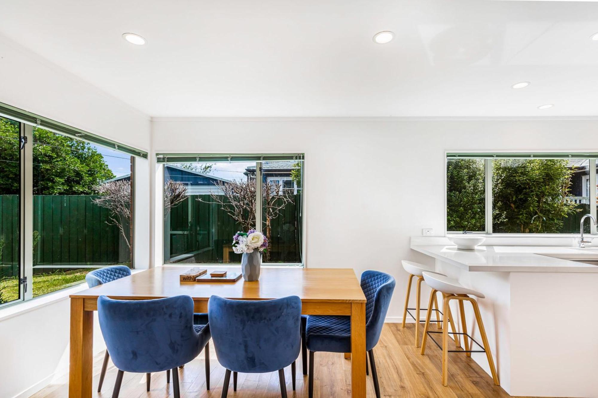 Private And Sunny 3-Bedroom Home With Parking Auckland Bagian luar foto
