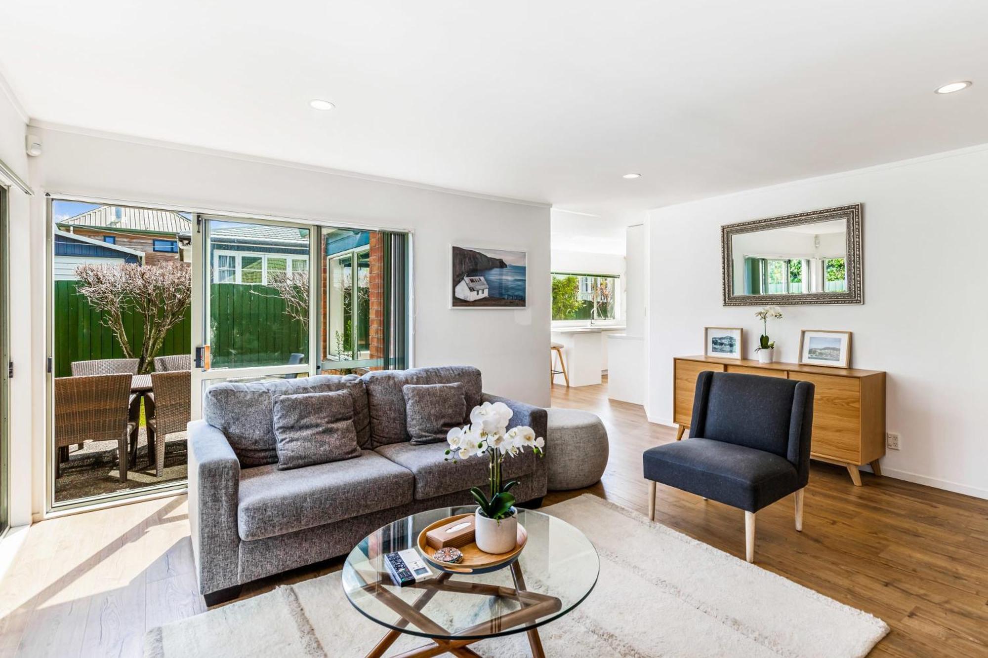 Private And Sunny 3-Bedroom Home With Parking Auckland Bagian luar foto