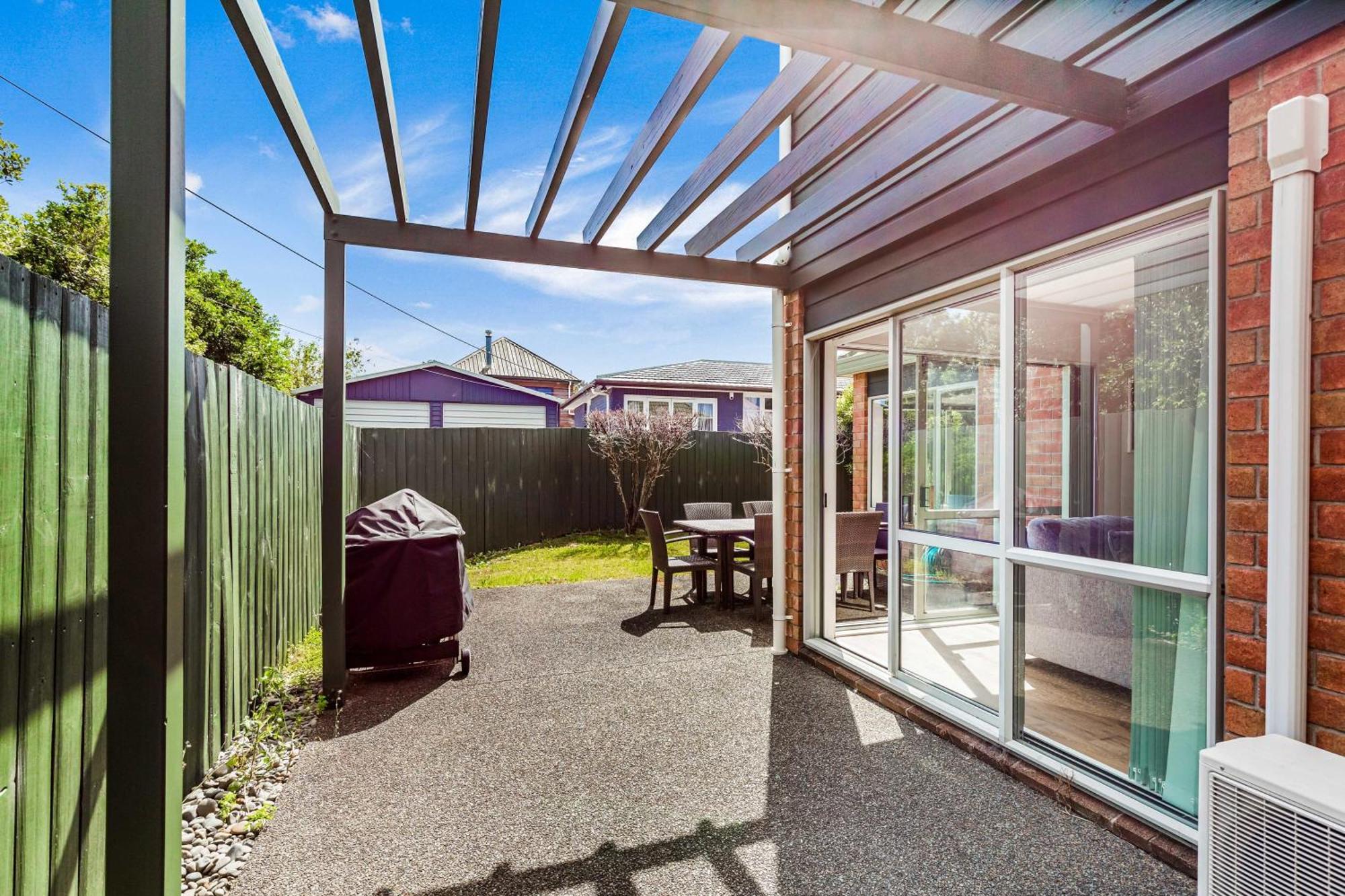 Private And Sunny 3-Bedroom Home With Parking Auckland Bagian luar foto