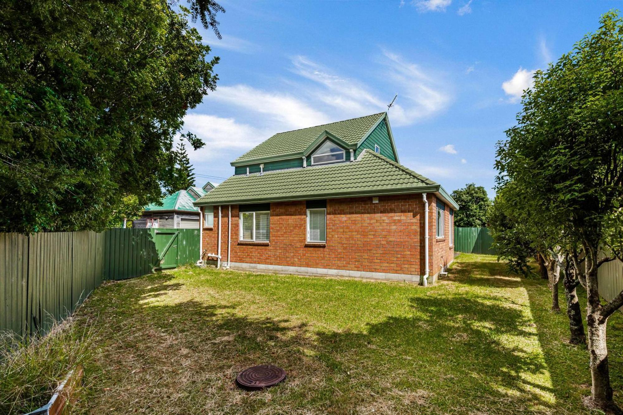 Private And Sunny 3-Bedroom Home With Parking Auckland Bagian luar foto