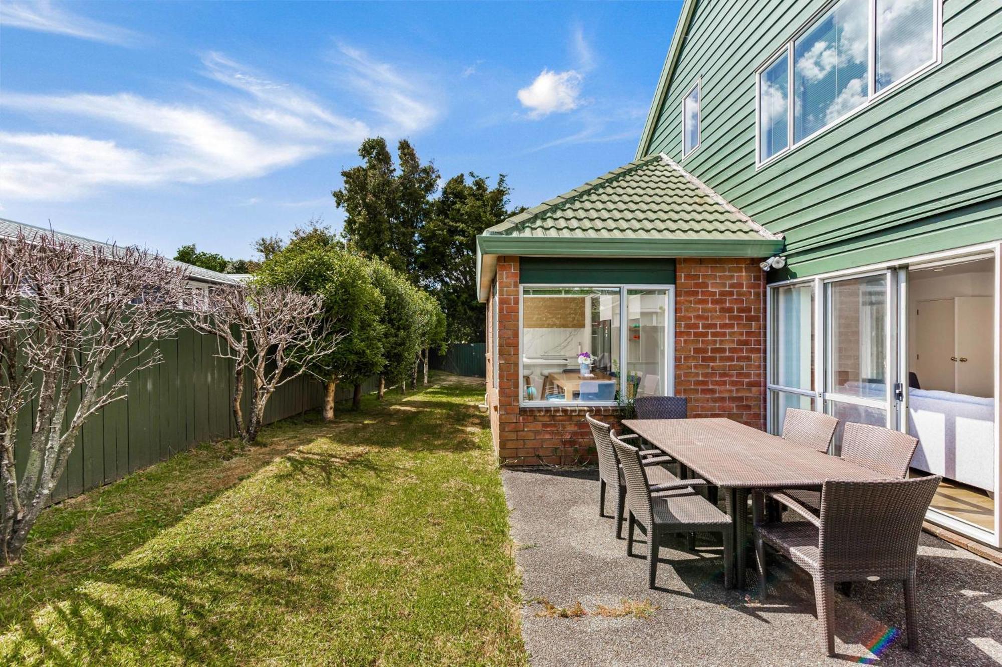 Private And Sunny 3-Bedroom Home With Parking Auckland Bagian luar foto